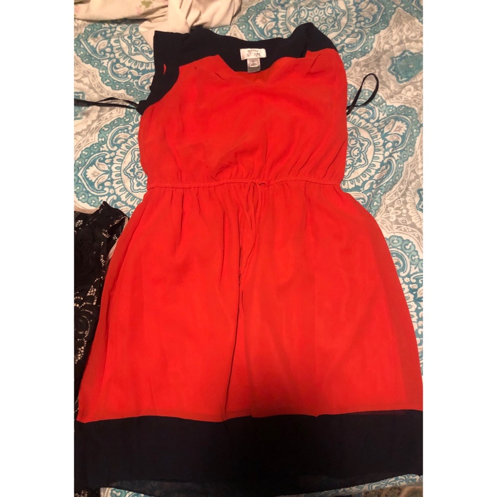 Dresses - Picture 4 of 5